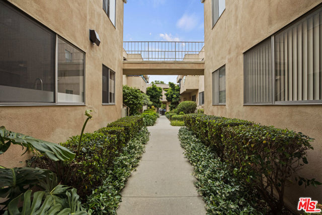1538 STANFORD Street, Santa Monica CA: https://media.crmls.org/mediaz/bf2df86d-c35c-430c-8b01-9effec60c952.jpg