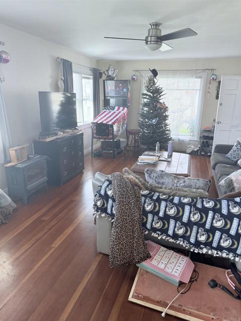 157 MAPLE AVE., Carlsbad CA: https://media.crmls.org/mediaz/bf2ea88e-6c2a-463f-89f2-47256f5c7dc6.jpg