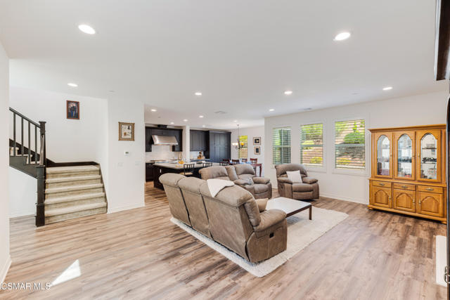 12809 Lone Trail Court, Moorpark CA: https://media.crmls.org/mediaz/bf2ed861-ef39-4846-9b37-53299e77b055.jpg