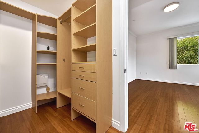 3061 W 12th Place, Los Angeles CA: https://media.crmls.org/mediaz/bf2f6def-b0c5-4c5e-b141-8716ba56a376.jpg