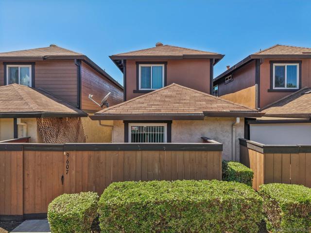 9607 Kumquat Dr, Lakeside CA: https://media.crmls.org/mediaz/bf2fb740-e039-450a-a349-8b9385426a45.jpg