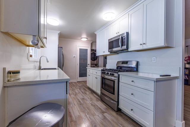 43155 Portola Avenue, Palm Desert CA: https://media.crmls.org/mediaz/bf2fc339-4644-40db-b490-7bbddf95475f.jpg