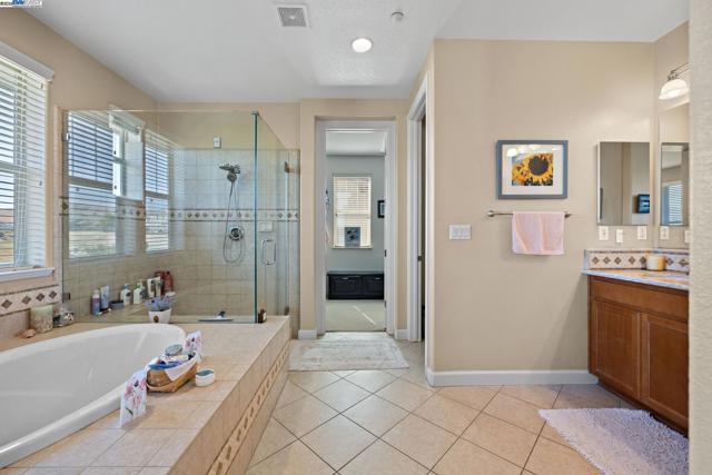 9779 Reimers Way, Dublin CA: https://media.crmls.org/mediaz/bf30a4a1-3653-4c98-aabf-0b73efea9571.jpg