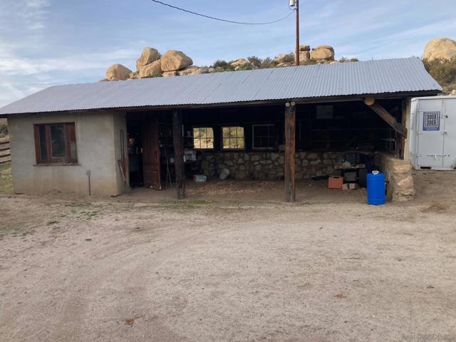 1639 Jewel Valley Rd, Boulevard CA: https://media.crmls.org/mediaz/bf30b4c6-ee44-4f1d-baf5-09de8a9247ba.jpg
