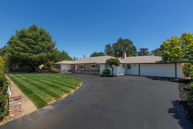 190 W San Martin Avenue, San Martin CA: https://media.crmls.org/mediaz/bf30db85-c13b-42c6-a99d-2ec3eafb6569.jpg
