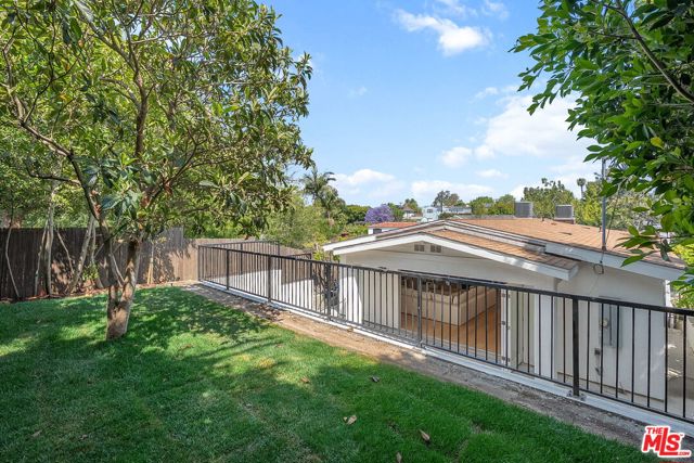 10436 Cheviot Drive, Los Angeles CA: https://media.crmls.org/mediaz/bf30de70-8676-4596-90f6-4a60dadb15d8.jpg
