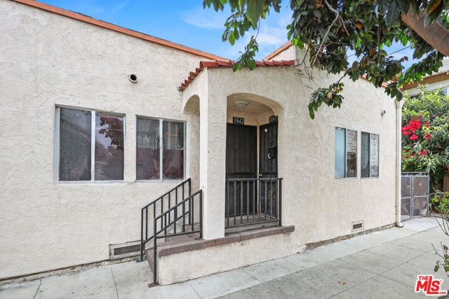 3836 S Gramercy Place, Los Angeles CA: https://media.crmls.org/mediaz/bf30e412-6eba-4ac4-ac96-9c92e8feffb7.jpg