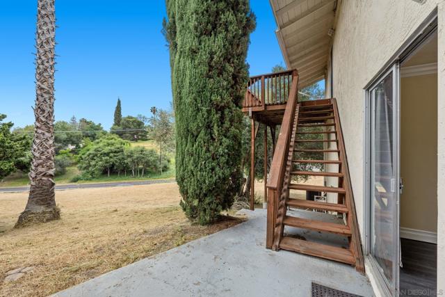 1973 Kinross Ct, Escondido CA: https://media.crmls.org/mediaz/bf310cfd-4fb6-4593-9a5c-19df250900b6.jpg