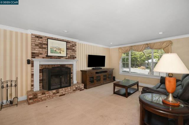 35 Alta Sierra Pl, Alamo CA: https://media.crmls.org/mediaz/bf31280d-5f27-4ef7-b6bb-c2e540831e5d.jpg