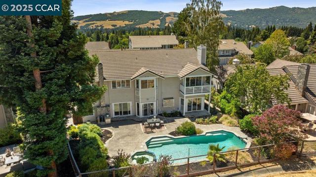 260 Edinburgh Cir, Danville CA: https://media.crmls.org/mediaz/bf3155aa-8dde-40a1-bcd1-d9f546a6699e.jpg
