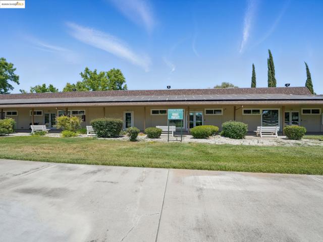 177 Bryce Way, Vacaville CA: https://media.crmls.org/mediaz/bf31b1c9-b265-4c0d-83d8-d63d4add457b.jpg