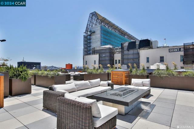 1075 Market St, San Francisco CA: https://media.crmls.org/mediaz/bf31d78c-e4a9-4af4-a8b1-82154220a424.jpg
