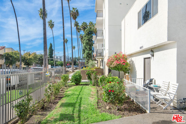 14805 Erwin Street, Van Nuys CA: https://media.crmls.org/mediaz/bf31e83b-d0f5-43fb-9cf9-68e40d68e51d.jpg
