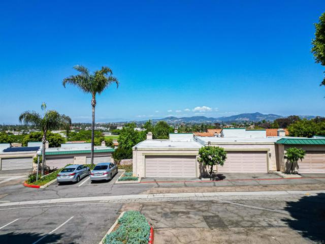 699 Ascot Dr, Vista CA: https://media.crmls.org/mediaz/bf3249d6-3922-42ff-8fcb-c581c9b0ee2b.jpg