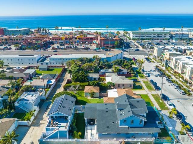 839 Reed Avenue, Pacific Beach (San Diego) CA: https://media.crmls.org/mediaz/bf334f06-e18e-4ade-b257-938a055a788c.jpg