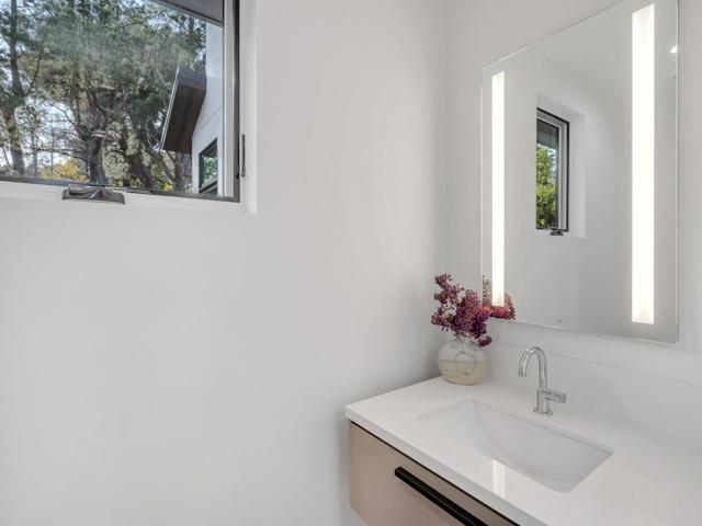 60 Glengarry Way, Hillsborough CA: https://media.crmls.org/mediaz/bf33510c-2c6c-438b-9edb-e643f3c32543.jpg