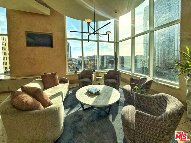 717 W Olympic Boulevard, Los Angeles CA: https://media.crmls.org/mediaz/bf33efa2-5e6e-42c3-bd22-4f8a0d3d2348.jpg