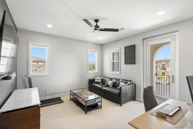 4706 Chase Ct, Carlsbad CA: https://media.crmls.org/mediaz/bf347035-6f51-4a91-84fa-ad2befd89341.jpg