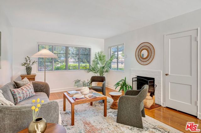 5513 Village, Los Angeles CA: https://media.crmls.org/mediaz/bf34e020-6114-4f54-acb5-8a2ab88ed235.jpg