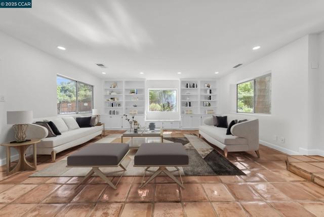 205 Castle Hill Ranch Rd, Walnut Creek CA: https://media.crmls.org/mediaz/bf34fdf9-dbb0-41b6-96df-fa53f6f69994.jpg