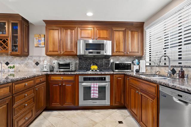 Image 8 of 27 For 4092 Riviera Drive 3