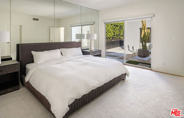 340 Trousdale Place, Beverly Hills CA: https://media.crmls.org/mediaz/bf356e3e-79a4-4933-aa97-06d5e05ea386.jpg