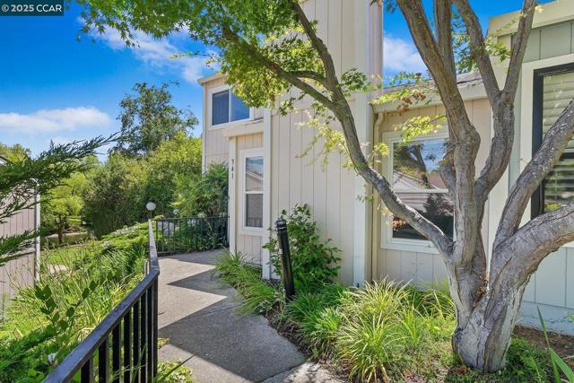 341 Scottsdale Rd., Pleasant Hill CA: https://media.crmls.org/mediaz/bf362a1e-3b13-4828-a4a4-c7cda5cf65b7.jpg