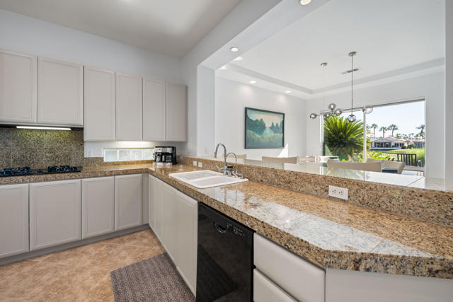 50500 Cypress Point Drive, La Quinta CA: https://media.crmls.org/mediaz/bf36f688-cfb1-4965-92ad-178aa4381766.jpg