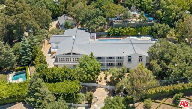 9669 Oak Pass Road, Beverly Hills CA: https://media.crmls.org/mediaz/bf37be61-27c5-46e2-9a7b-fa8ce2c15771.jpg
