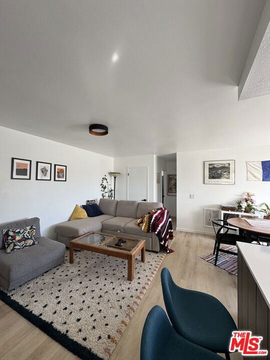 1724 Broadway Street, Oceanside CA: https://media.crmls.org/mediaz/bf37e398-219c-4025-a202-83d47f99921d.jpg