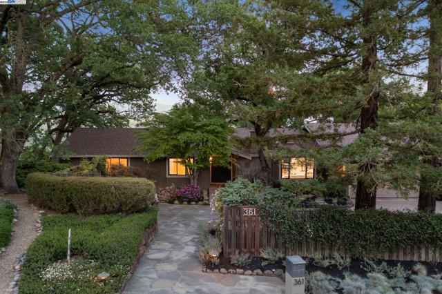 361 Castle Crest Rd, Alamo CA: https://media.crmls.org/mediaz/bf3803ac-4ef9-4d16-8ae3-2177b331d194.jpg