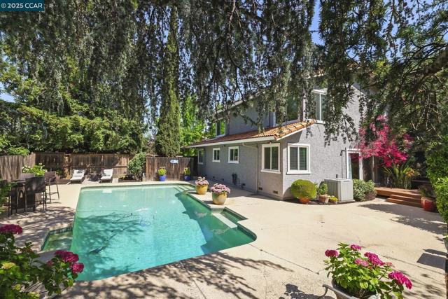 1020 Molad Ct, Concord CA: https://media.crmls.org/mediaz/bf383c92-3710-472c-a4ca-f5f3328c9dd0.jpg