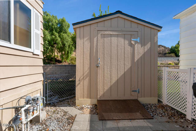 15750 Arroyo Drive, Moorpark CA: https://media.crmls.org/mediaz/bf3848c2-3767-425f-af9c-3c9482245410.jpg