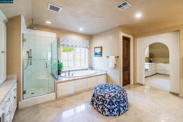 Image 34 of 61 For 53 Hidden Oaks Dr