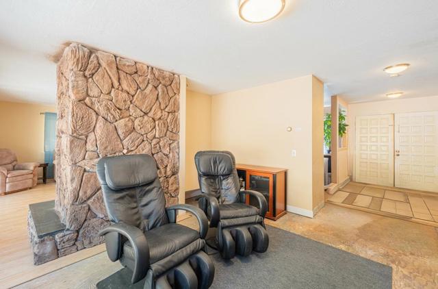 18105 Wylie Hill Lane, Prunedale CA: https://media.crmls.org/mediaz/bf388b1e-e114-4070-9e6b-e21e8d1de988.jpg