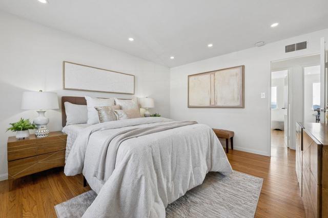 170 Beachview Avenue, Pacifica CA: https://media.crmls.org/mediaz/bf38eb83-1ff7-438f-bc42-9544ec7d286c.jpg