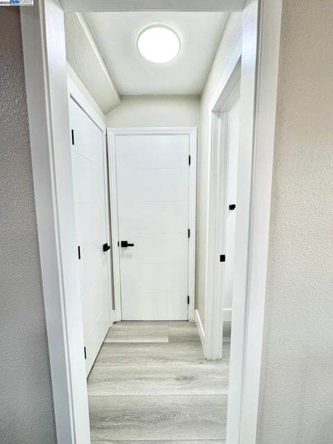 20595 Center St, Castro Valley CA: https://media.crmls.org/mediaz/bf38ec4c-5445-4934-a71f-188849bb22b2.jpg