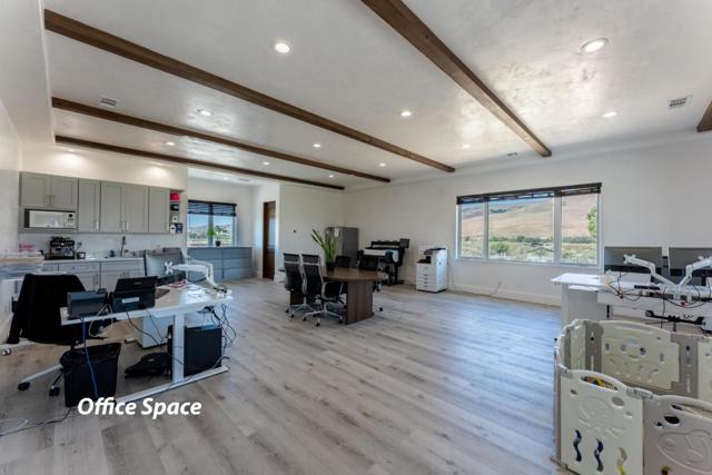8440 Lovers Lane, Hollister CA: https://media.crmls.org/mediaz/bf39e37d-2ed7-46dd-8b63-2e37b3bf30f5.jpg