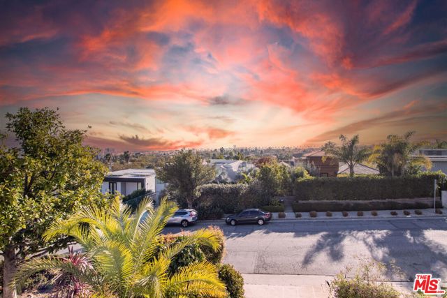 905 Berkeley Street, Santa Monica CA: https://media.crmls.org/mediaz/bf3a355e-8d71-4081-a396-e3b15f707a2d.jpg