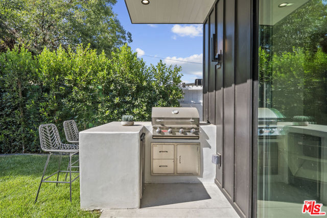 5741 Newcastle Avenue, Encino CA: https://media.crmls.org/mediaz/bf3a6e21-4f9d-4fb8-9a1a-630b36d5ce45.jpg