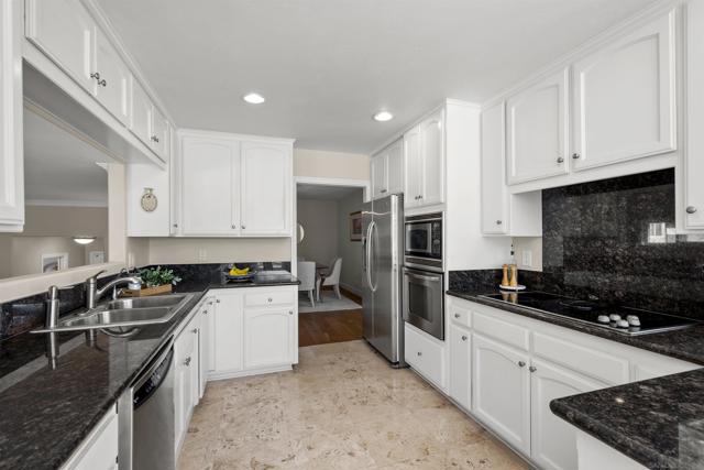 6968 Talisman Ct, San Diego CA: https://media.crmls.org/mediaz/bf3a9328-cf4a-4f88-a683-fa761946a10b.jpg