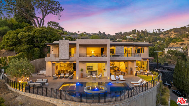 2501 Zorada Drive, Los Angeles CA: https://media.crmls.org/mediaz/bf3ab09d-a7f1-49b3-982e-59c457807670.jpg