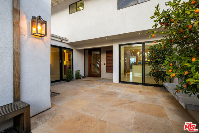 2548 Angelo Drive, Los Angeles CA: https://media.crmls.org/mediaz/bf3abcc4-6cdf-49aa-9186-f37ef3042d03.jpg