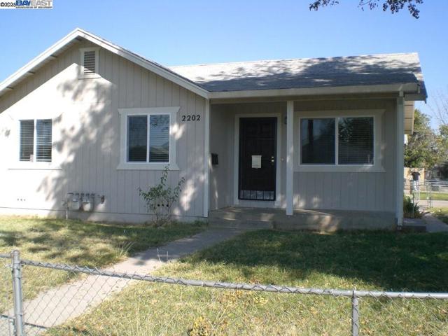 2137 Whitcomb Way, Modesto CA: https://media.crmls.org/mediaz/bf3ac4f5-7482-431c-9fb2-f7186c451f37.jpg