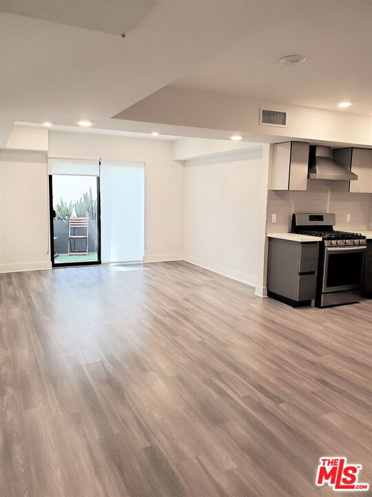 5030 Rosewood Avenue, Los Angeles CA: https://media.crmls.org/mediaz/bf3b429c-50d5-44f9-ad9f-98036ada01d4.jpg