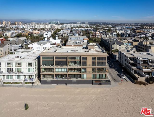 1 Northstar Street, Marina del Rey CA: https://media.crmls.org/mediaz/bf3b5a0b-1553-48ed-ba4b-31df0a833030.jpg