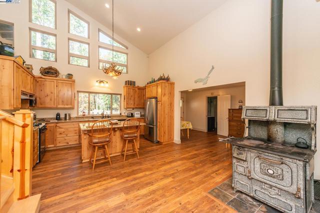 851 Mountain Aire Lane, Trinity Center CA: https://media.crmls.org/mediaz/bf3c2676-375f-4283-aca9-f3c61432cdd4.jpg