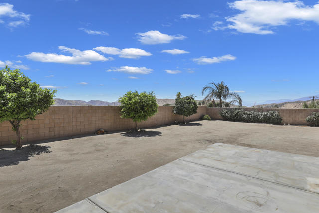 49110 Vista Drive, Morongo Valley CA: https://media.crmls.org/mediaz/bf3c2b7e-65f0-468e-b2ec-1957f86e8e14.jpg