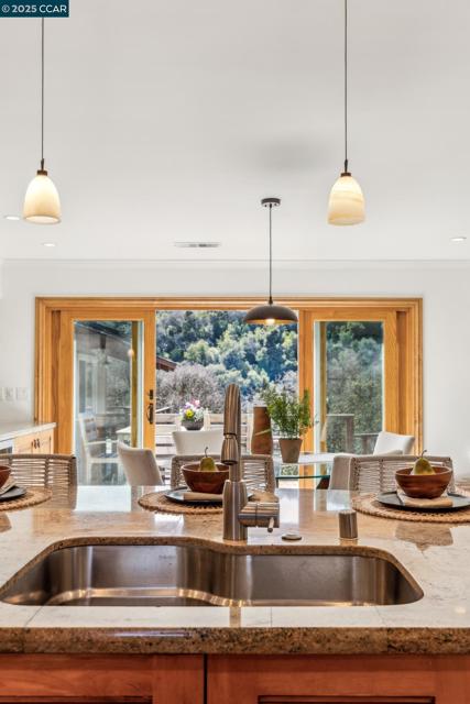 2160 Ridgewood Rd, Alamo CA: https://media.crmls.org/mediaz/bf3c3dbb-5ff7-429f-b1bc-a539f6111079.jpg