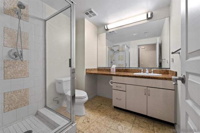 555 Front St, San Diego CA: https://media.crmls.org/mediaz/bf3c71bf-5a68-493f-bc6d-4d33a0baf930.jpg
